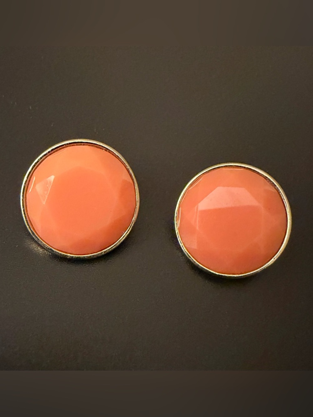 ❤️🔥 Vintage Coral Round Stud Earrings